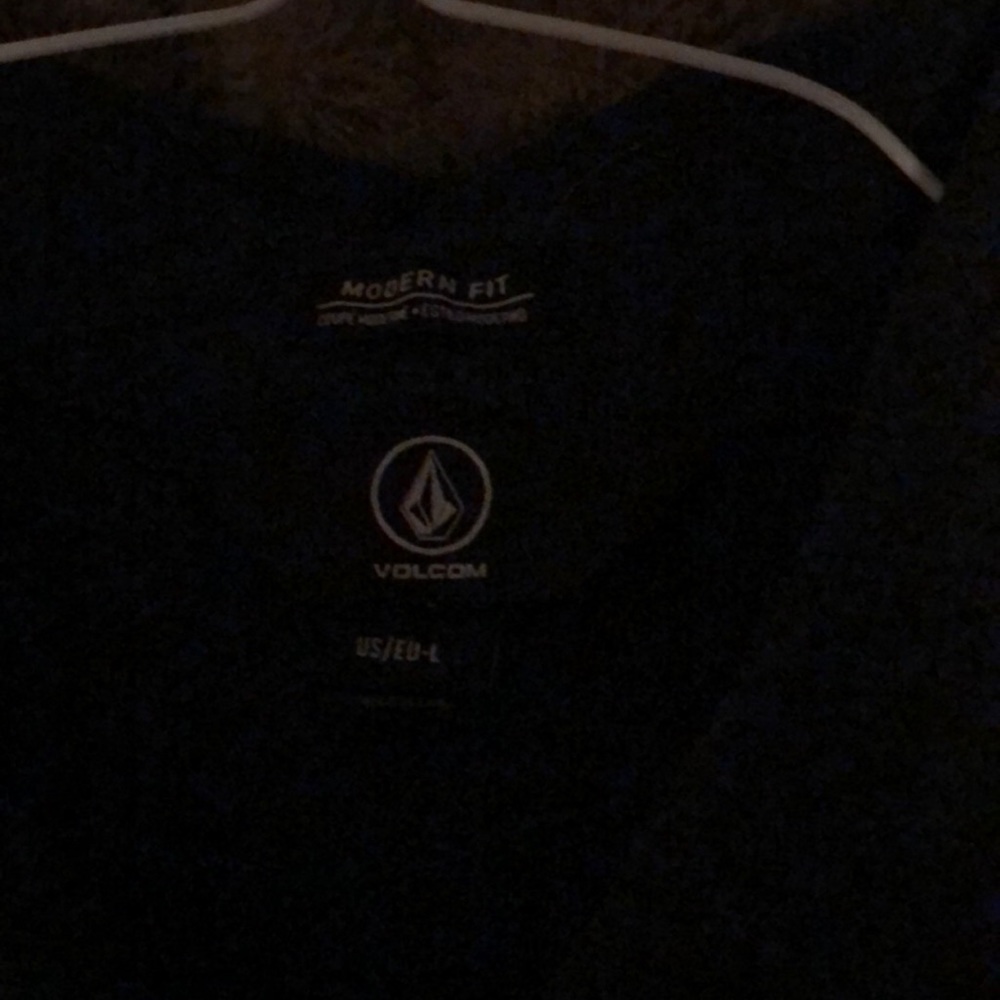 Men’s Volcom Button Down Size Large - image 3